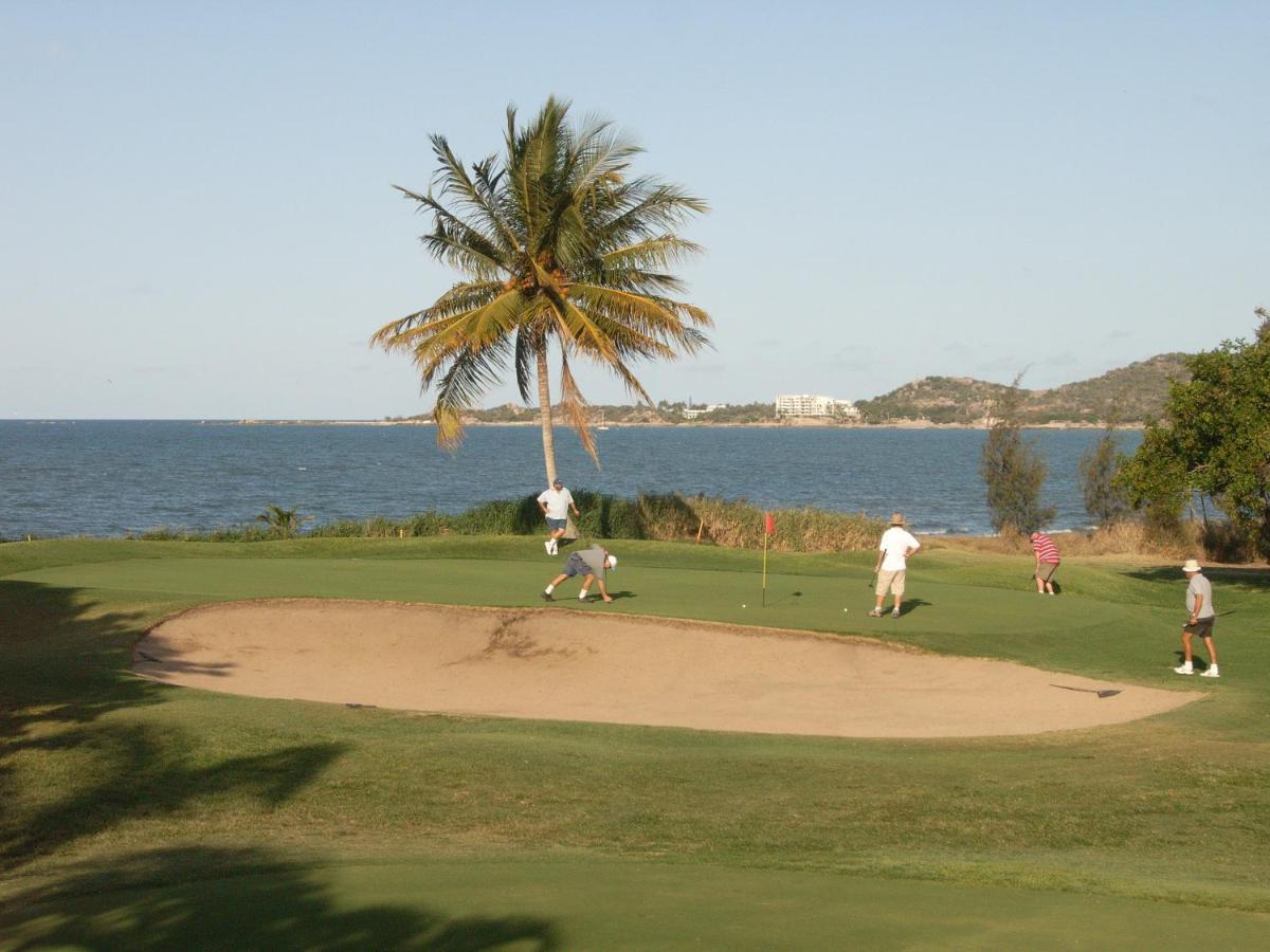 Coral Cove Apartments - Absolute Beachfront Resort Bowen Luaran gambar