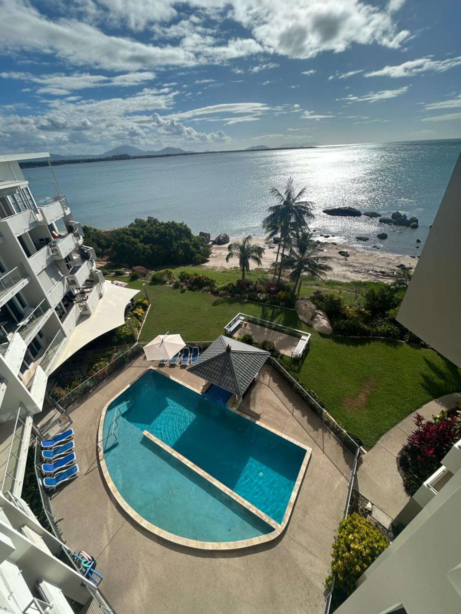 Coral Cove Apartments - Absolute Beachfront Resort Bowen Luaran gambar