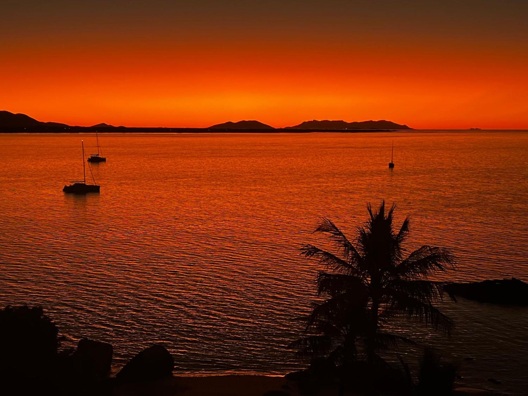 Coral Cove Apartments - Absolute Beachfront Resort Bowen Luaran gambar