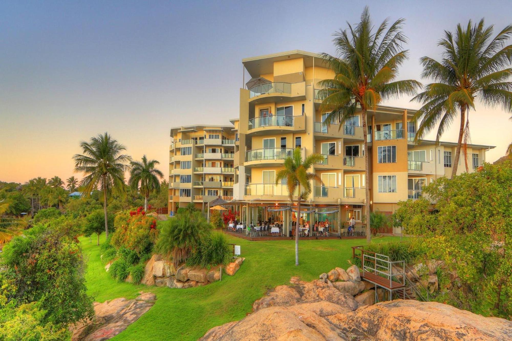 Coral Cove Apartments - Absolute Beachfront Resort Bowen Luaran gambar