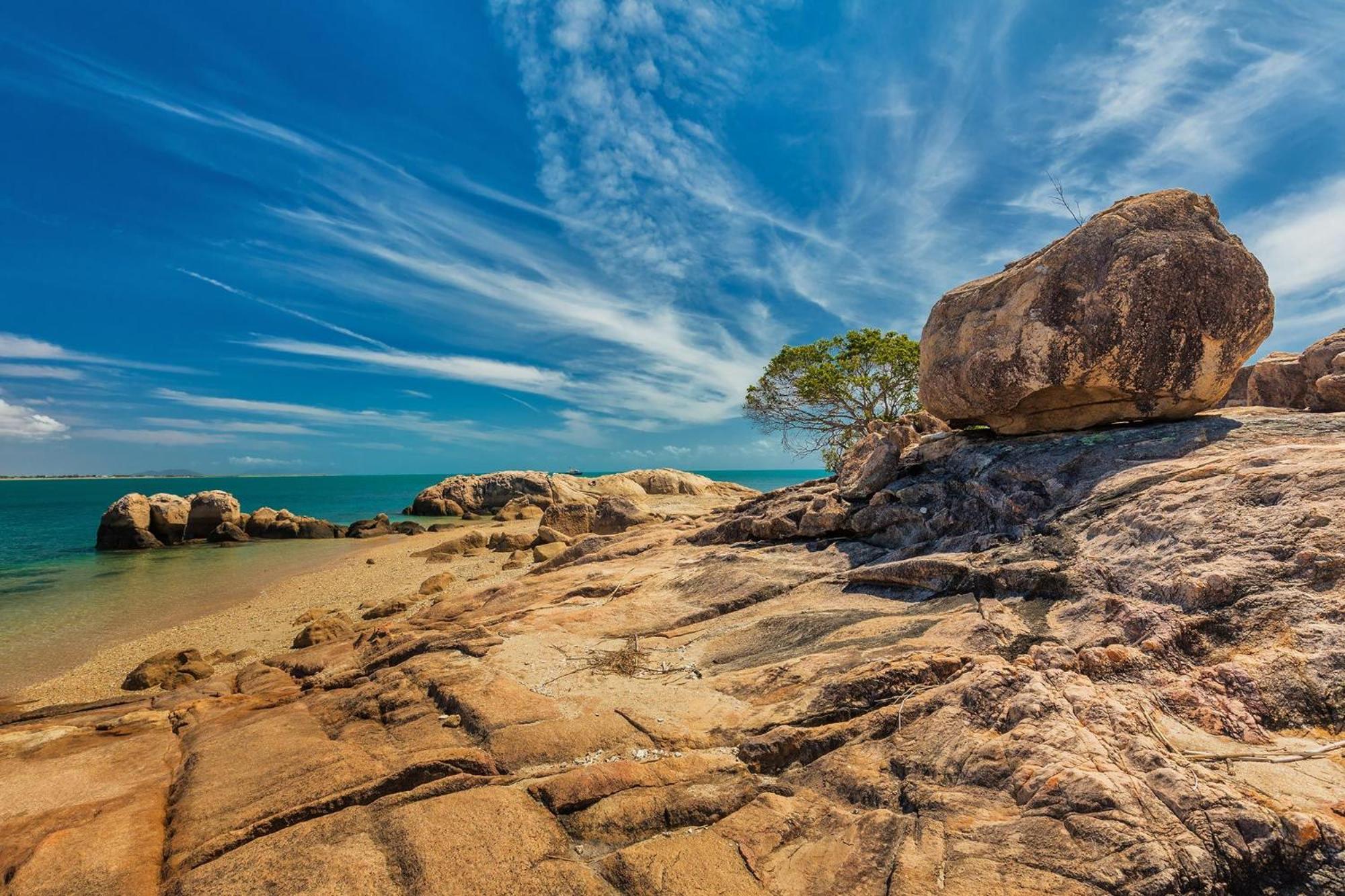 Coral Cove Apartments - Absolute Beachfront Resort Bowen Luaran gambar