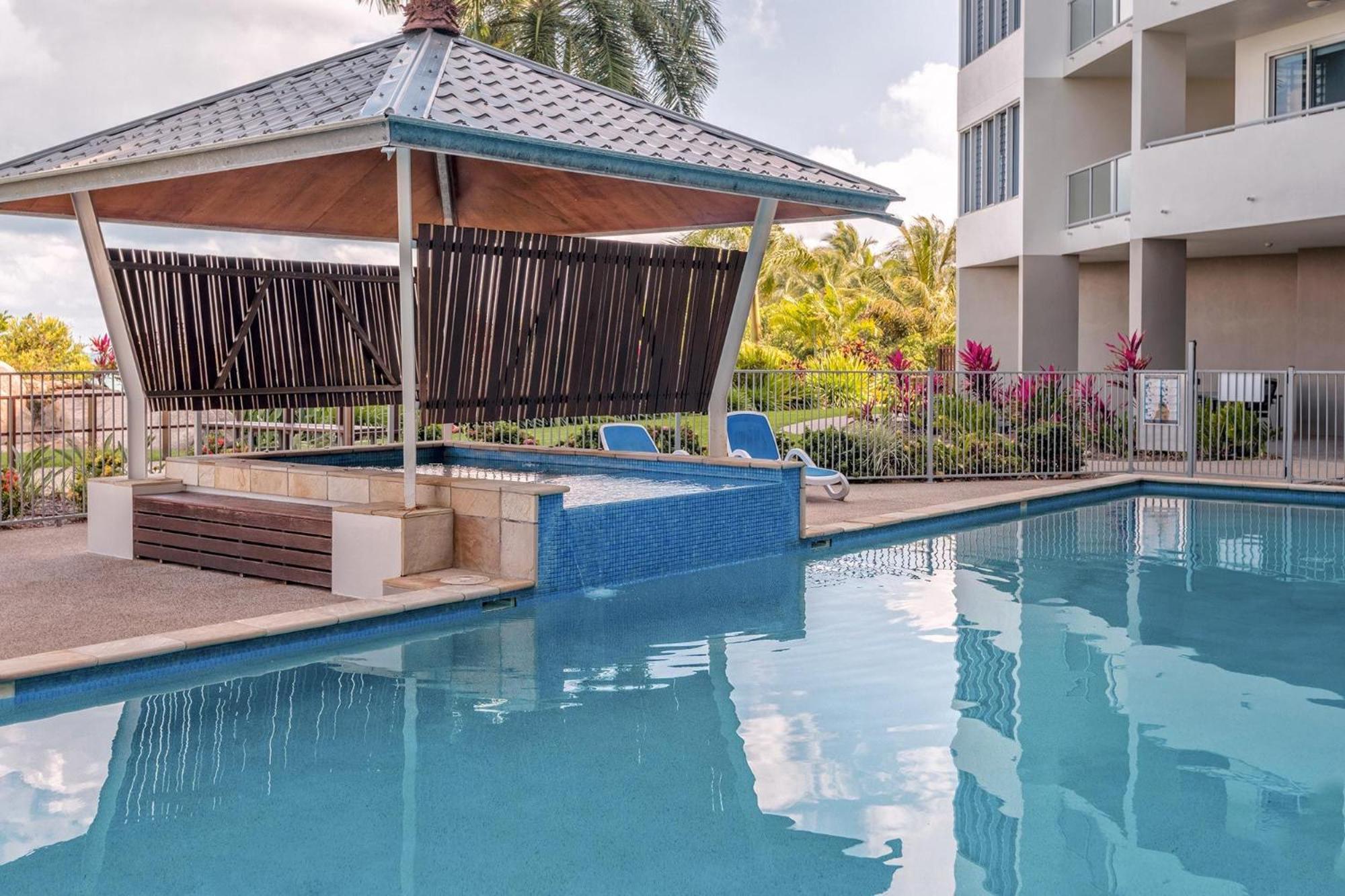 Coral Cove Apartments - Absolute Beachfront Resort Bowen Luaran gambar