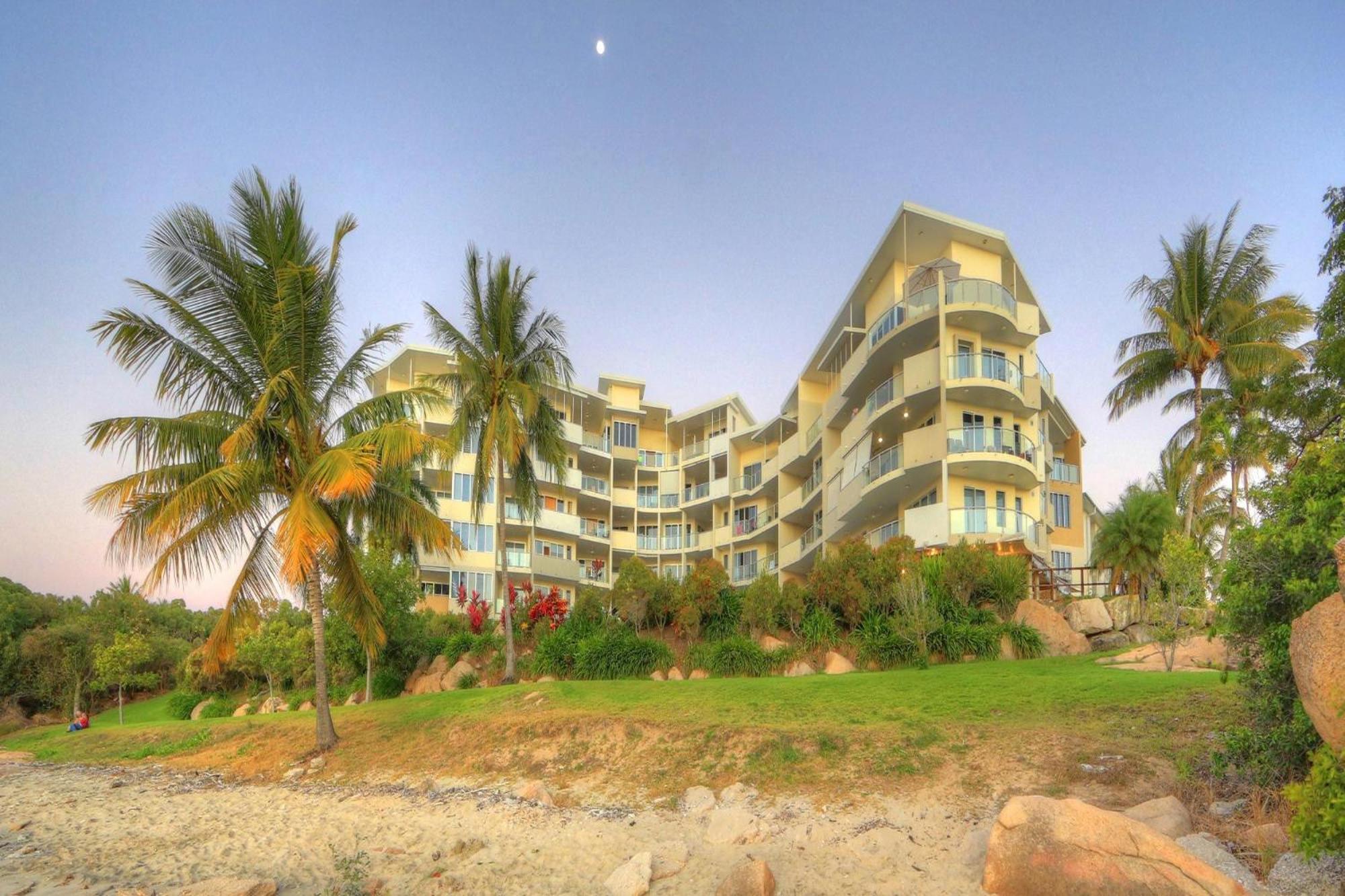 Coral Cove Apartments - Absolute Beachfront Resort Bowen Luaran gambar