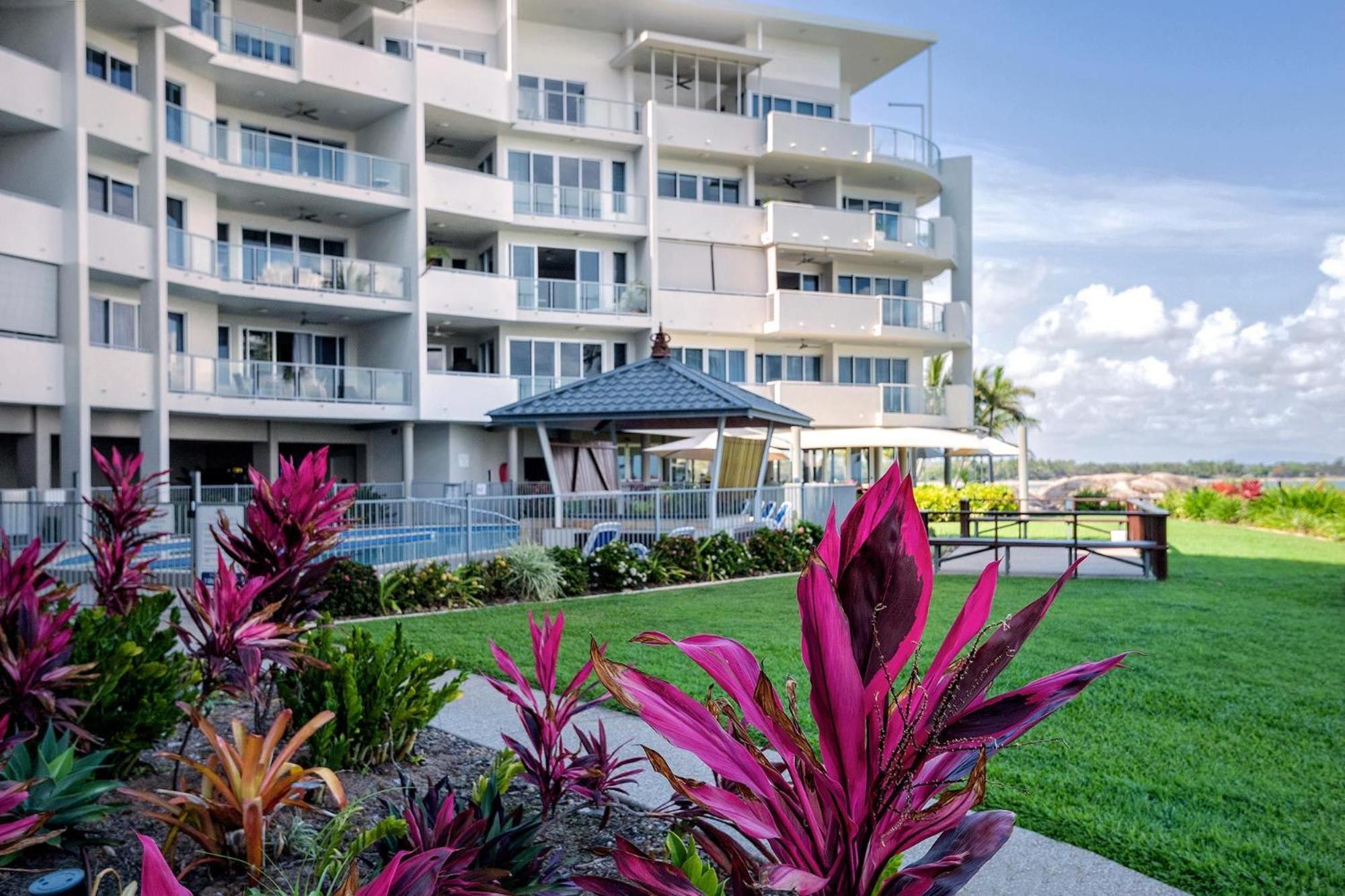 Coral Cove Apartments - Absolute Beachfront Resort Bowen Luaran gambar