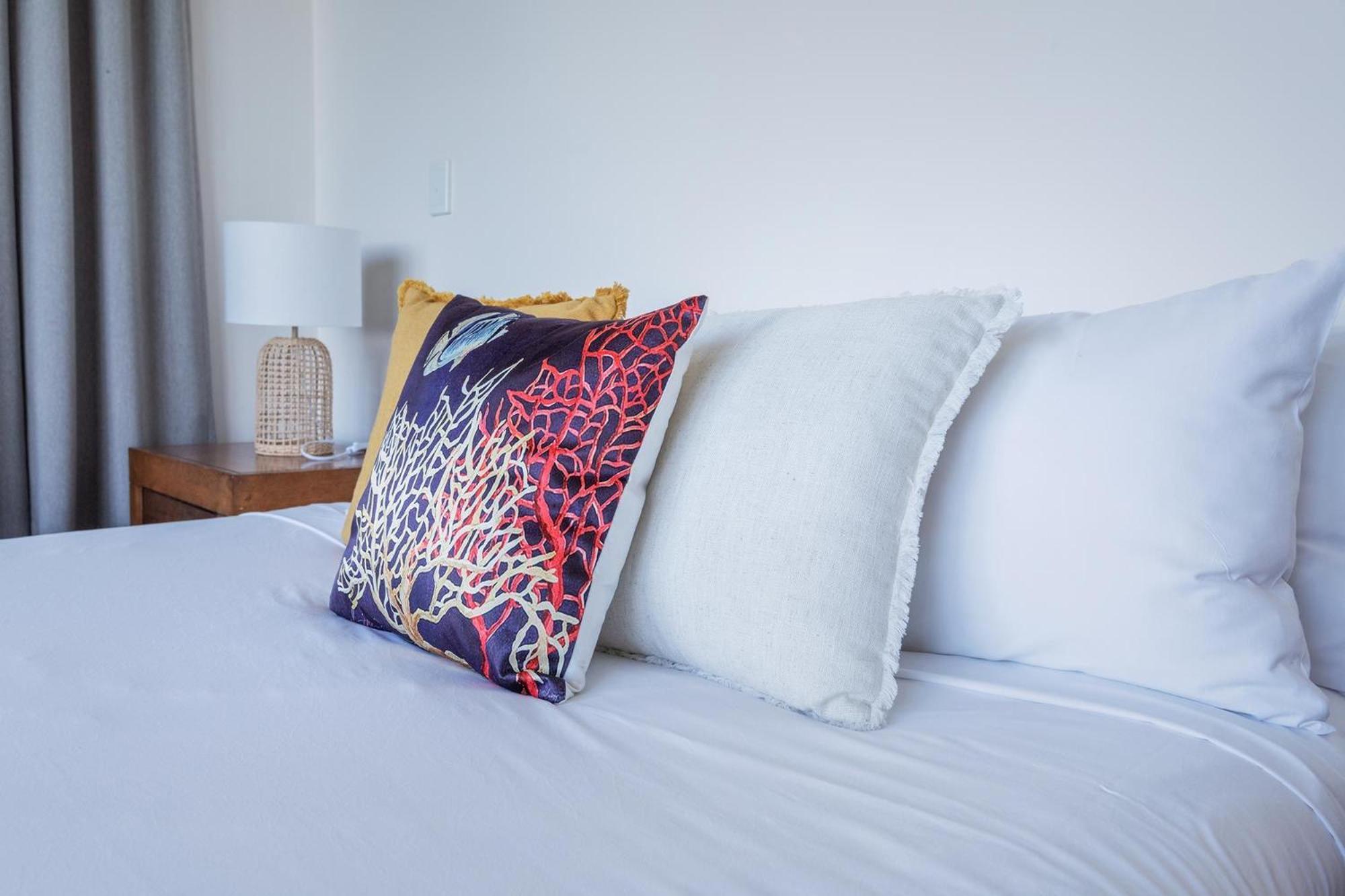 Coral Cove Apartments - Absolute Beachfront Resort Bowen Luaran gambar