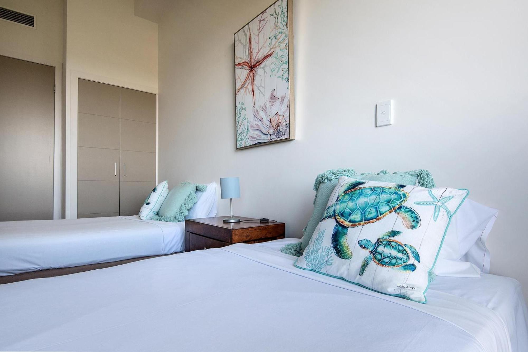 Coral Cove Apartments - Absolute Beachfront Resort Bowen Luaran gambar