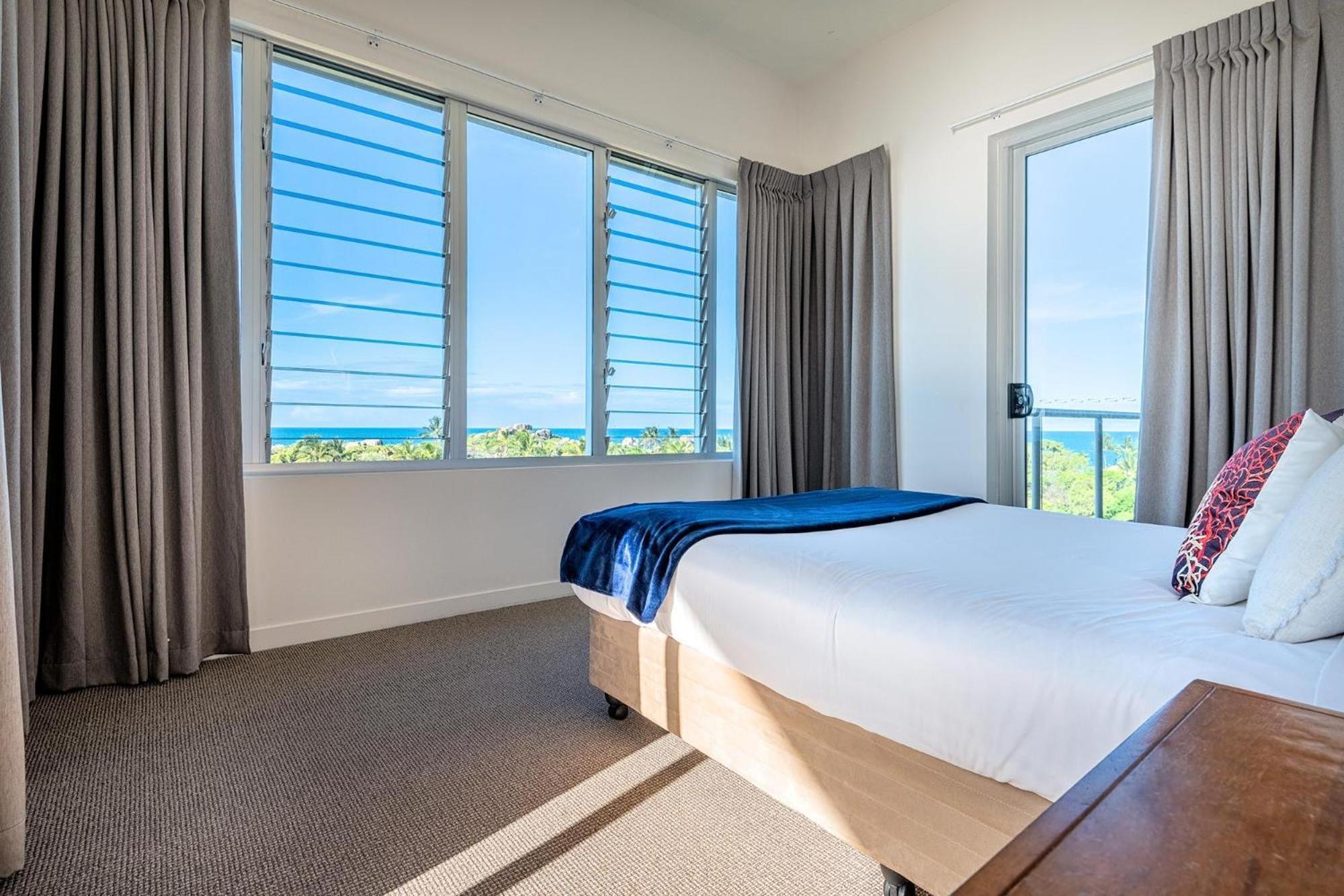Coral Cove Apartments - Absolute Beachfront Resort Bowen Luaran gambar