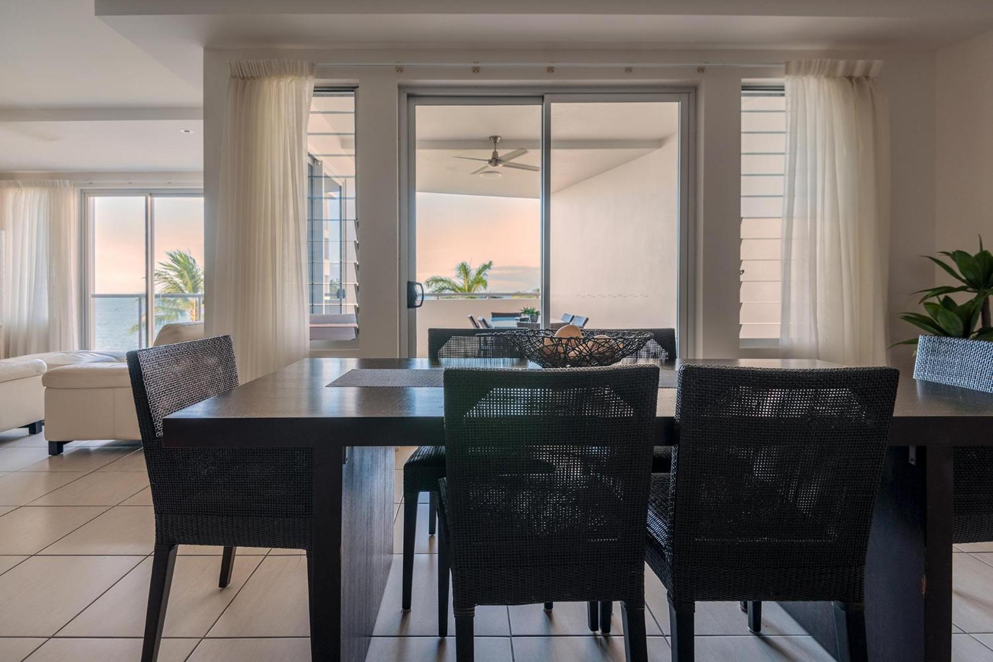Coral Cove Apartments - Absolute Beachfront Resort Bowen Luaran gambar