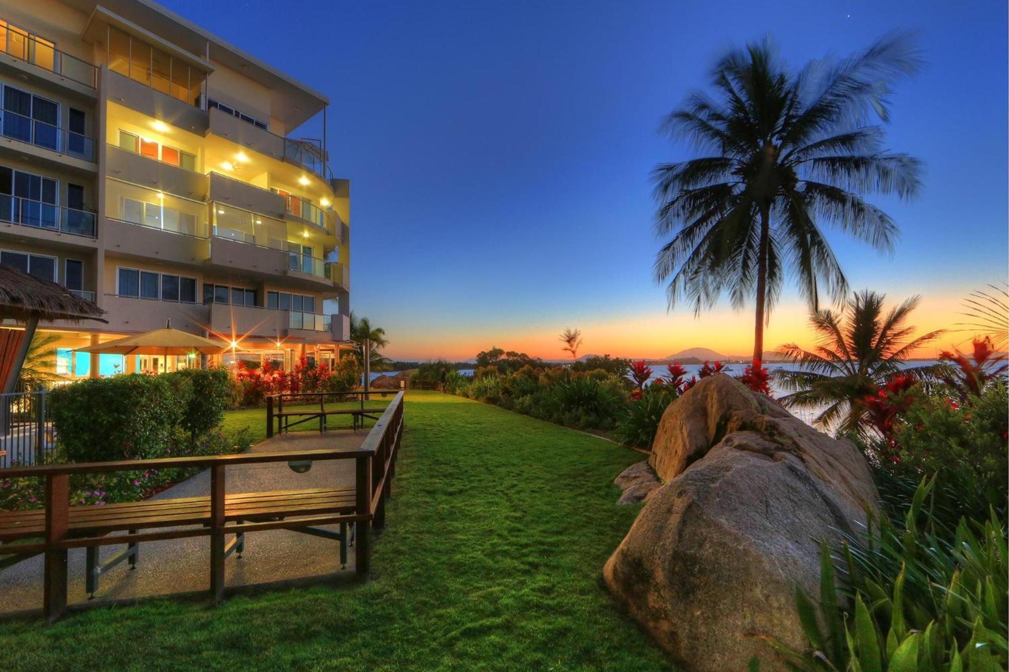Coral Cove Apartments - Absolute Beachfront Resort Bowen Luaran gambar