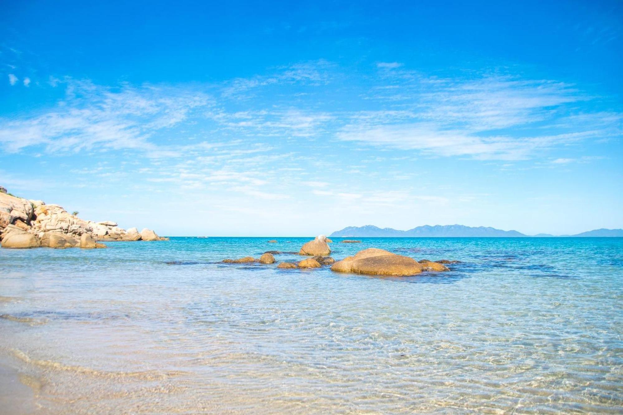 Coral Cove Apartments - Absolute Beachfront Resort Bowen Luaran gambar