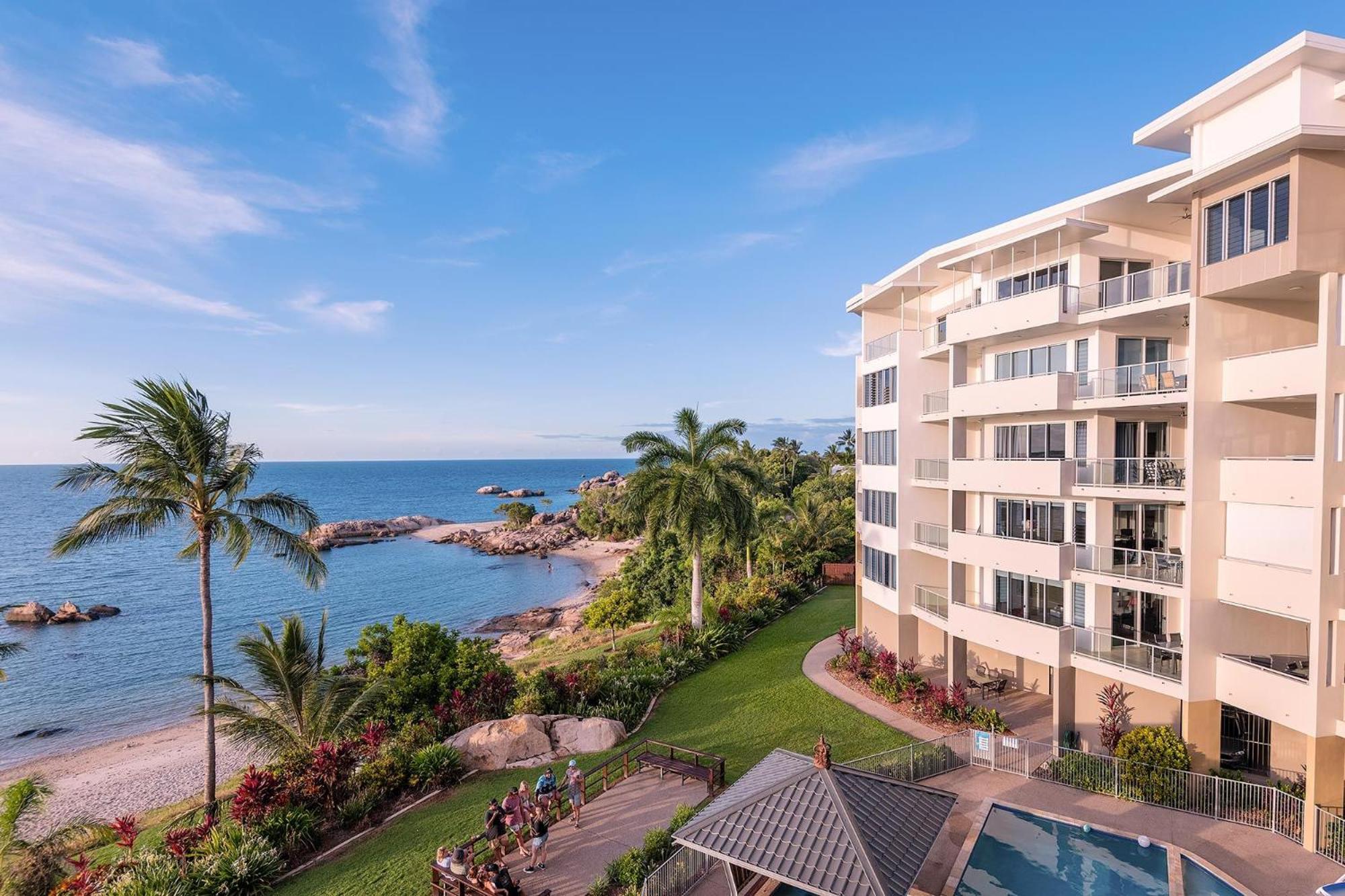 Coral Cove Apartments - Absolute Beachfront Resort Bowen Luaran gambar