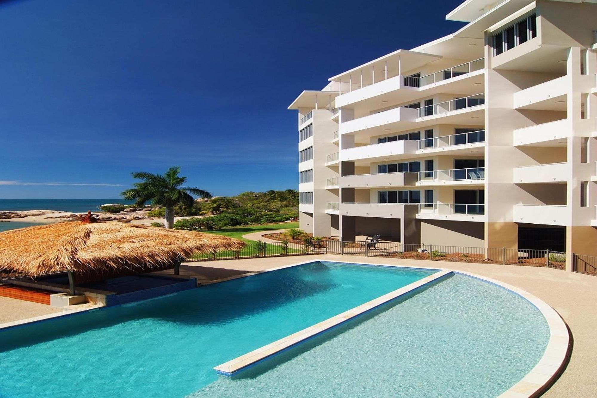 Coral Cove Apartments - Absolute Beachfront Resort Bowen Luaran gambar