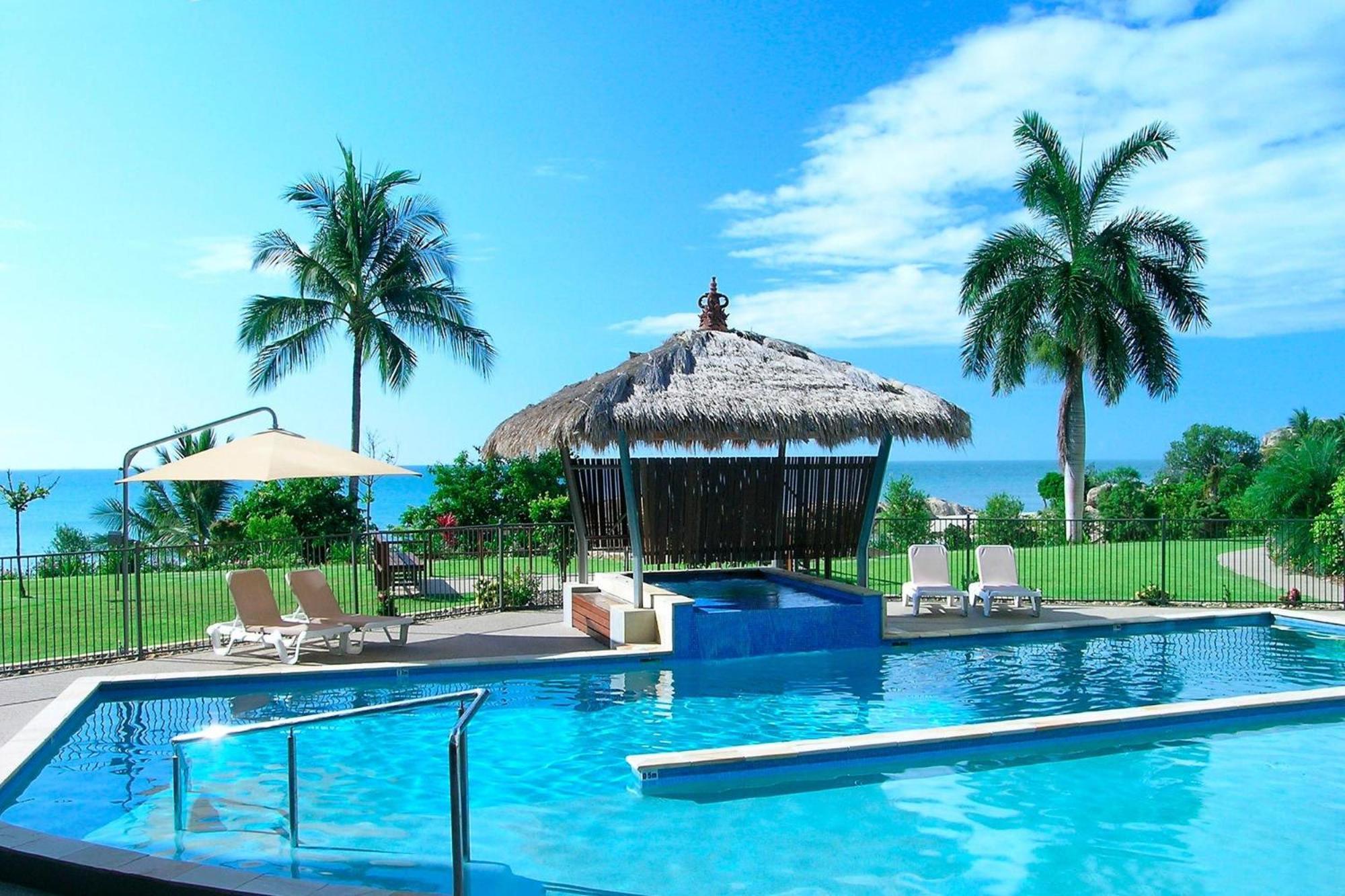 Coral Cove Apartments - Absolute Beachfront Resort Bowen Luaran gambar