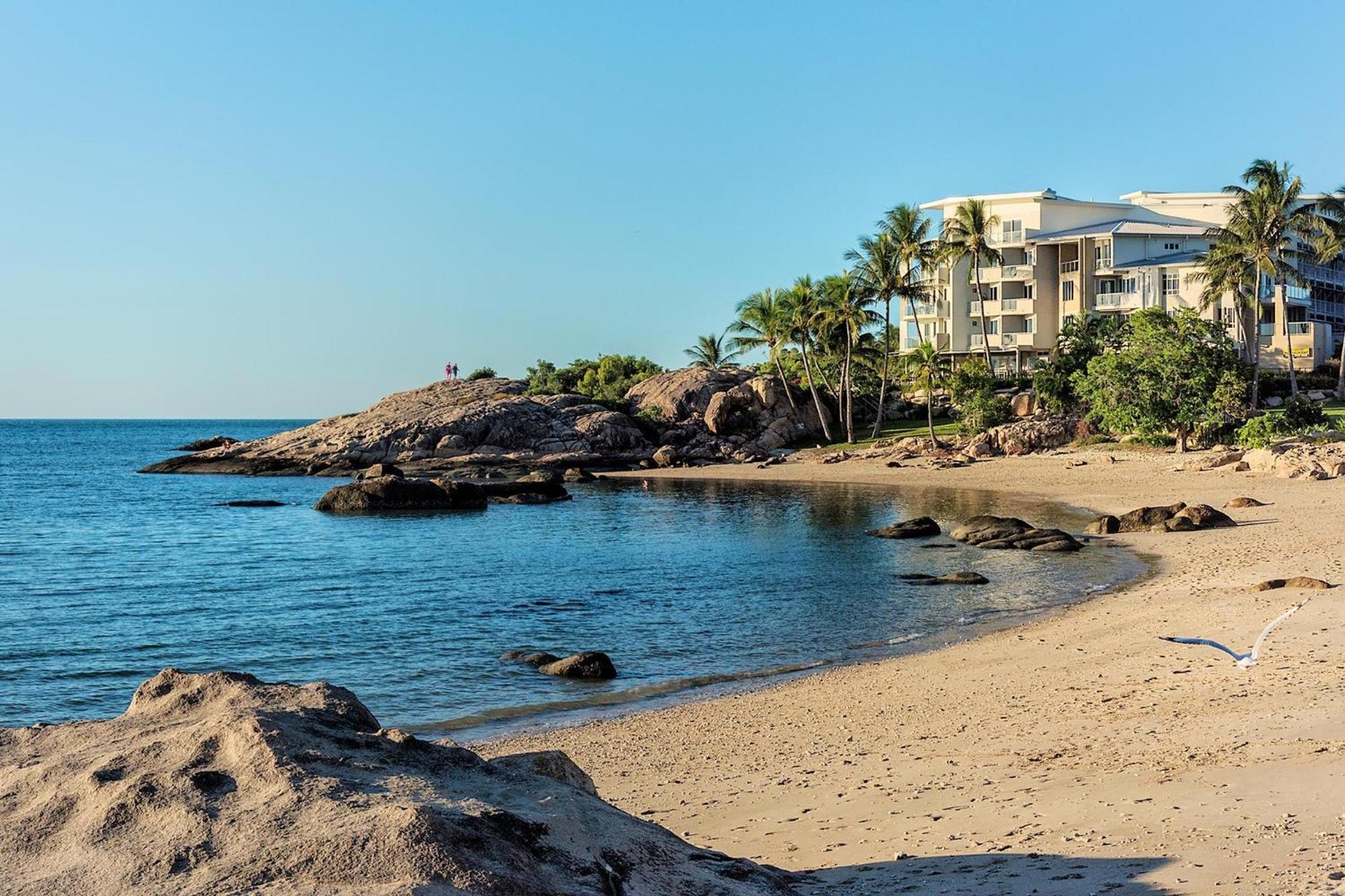 Coral Cove Apartments - Absolute Beachfront Resort Bowen Luaran gambar
